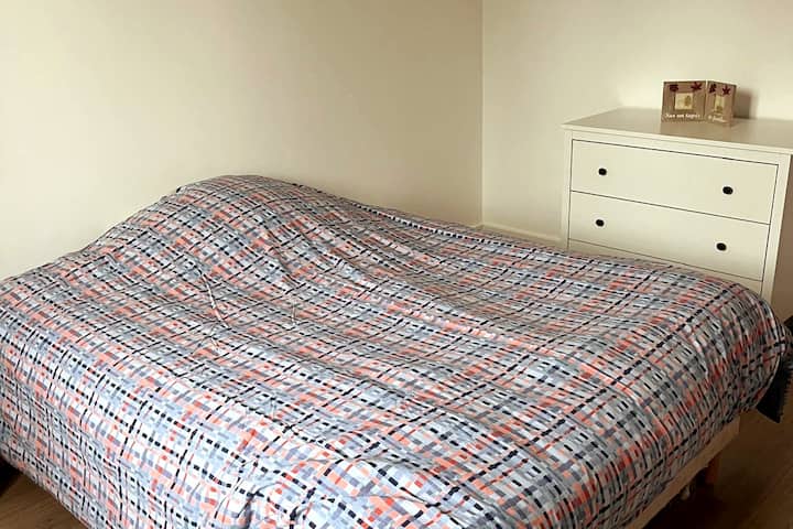 Საძინებელი 2
Ორადგილიანი საწოლით