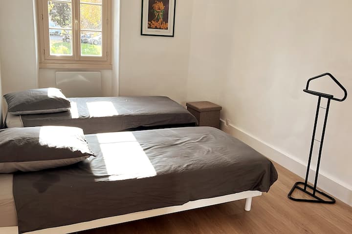 Საძინებელი 3 
2 ერთადგილიანი საწოლით 