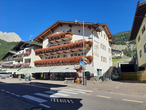Top performing Airbnb: CIASA LADINA in San Giovanni Di Fassa
