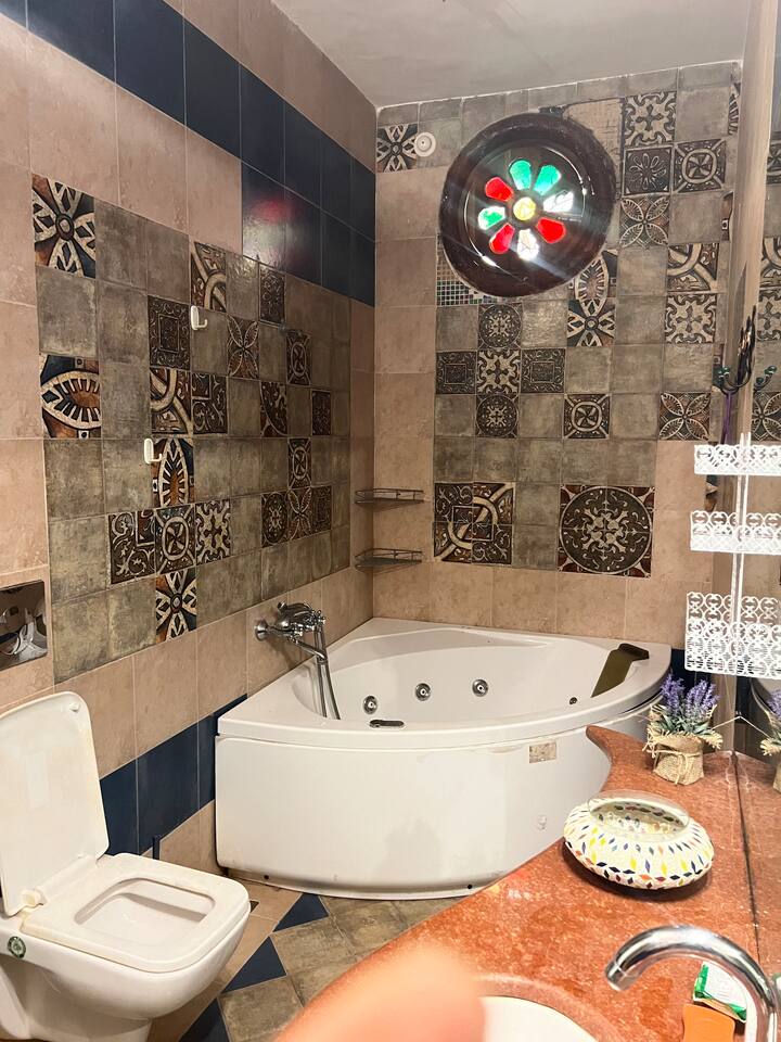 Full bathroom 1 image 1
