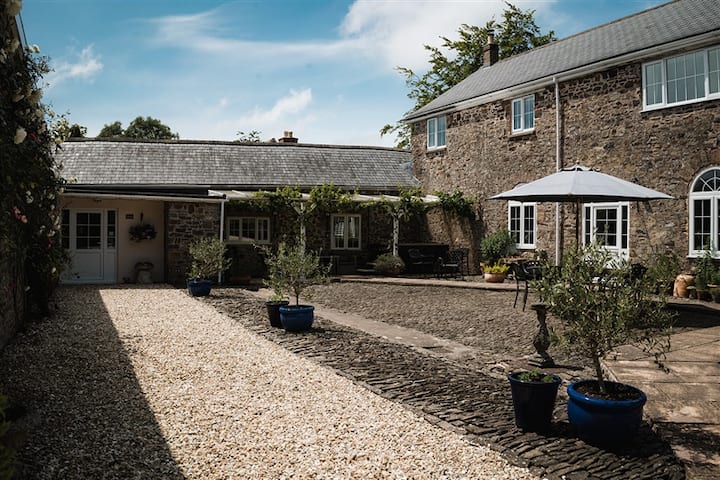 Stoodleigh Court Coach House Staycation 8+