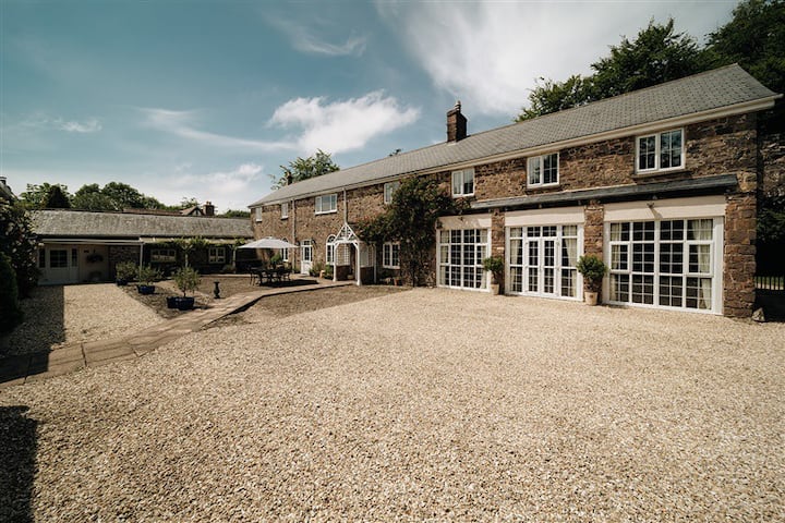 Stoodleigh Court Coach House Staycation 8+
