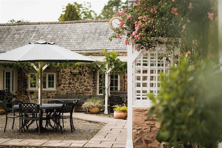 Stoodleigh Court Coach House Staycation 8+