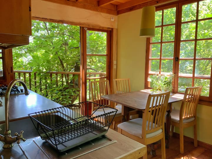 Treehouse, fully equipped