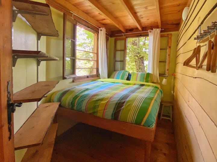 Treehouse, fully equipped