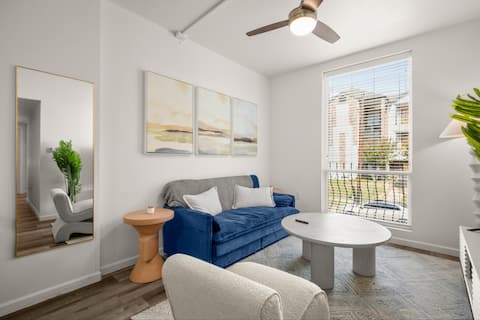 Top Airbnb: Walk to UT and SXSW - 3BR Sleeps 8 + Free Parking in West University