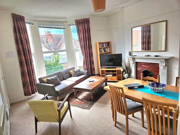 Bright, character 3 bed APT: 7 minsπΆπ½ββ to ππ