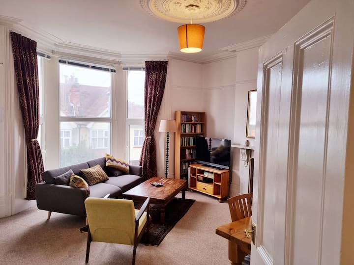 Bright, character 3 bed APT: 7 minsπΆπ½ββ to ππ