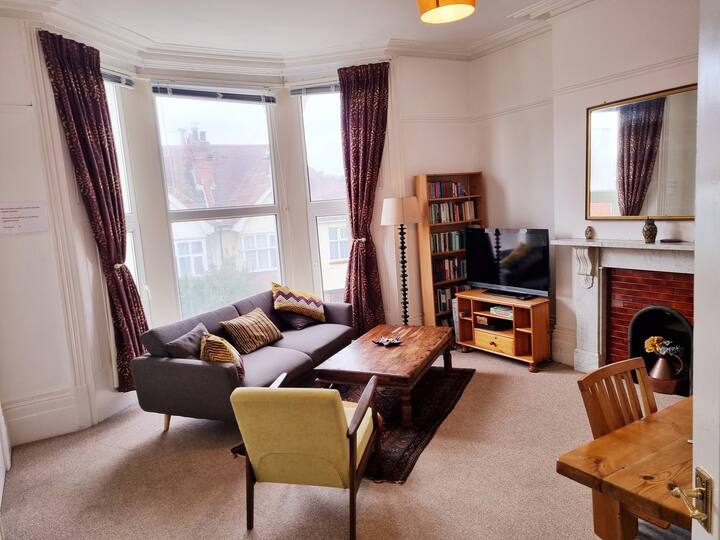 Bright, character 3 bed APT: 7 minsπΆπ½ββ to ππ