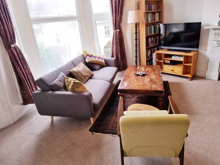 Bright, character 3 bed APT: 7 minsπΆπ½ββ to ππ