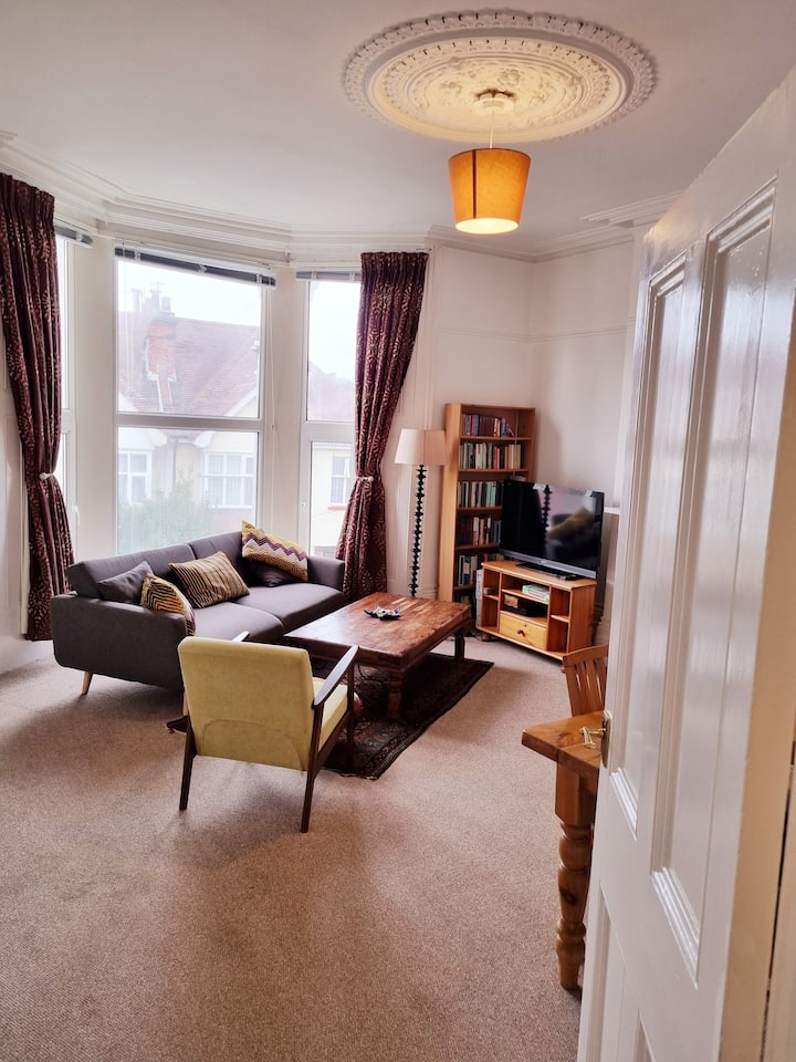 Bright, character 3 bed APT: 7 minsπΆπ½ββ to ππ