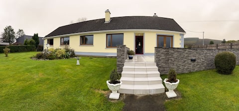 Top Airbnb: House with amazing views, Kerry Mountains. in Killarney