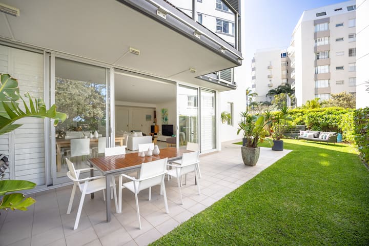 Sea Whistler, private garden apartment by the sea.