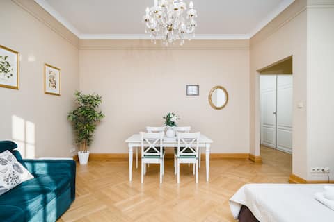 Apartments in the Palace Under the Rams 1