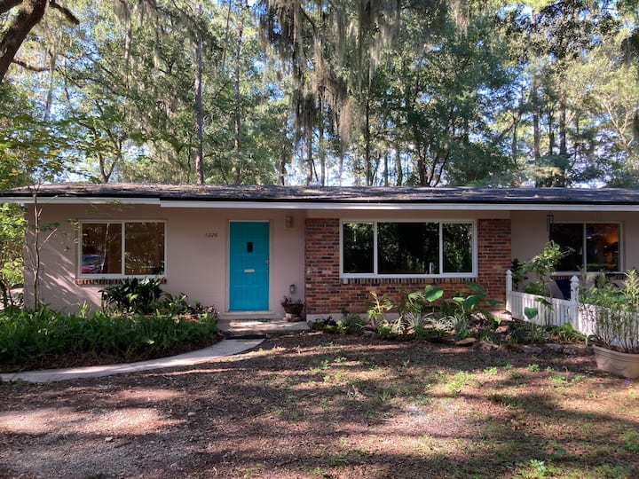 DJ's Cozy Campus Getaway