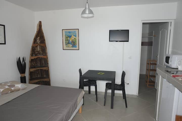 Spálňa 8 s kuchynským kútom, kúpeľňou a vlastnou terasou