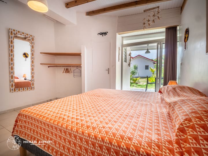 Spálňa 4 s kúpeľňou, WC, vlastnou terasou a vonkajším vchodom