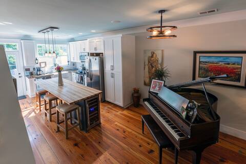 Downtown Davidson: 3 BR townhouse on quiet street