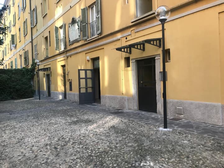 Casa Classica - Nel Centro Più Elegante Di Milano - Italy