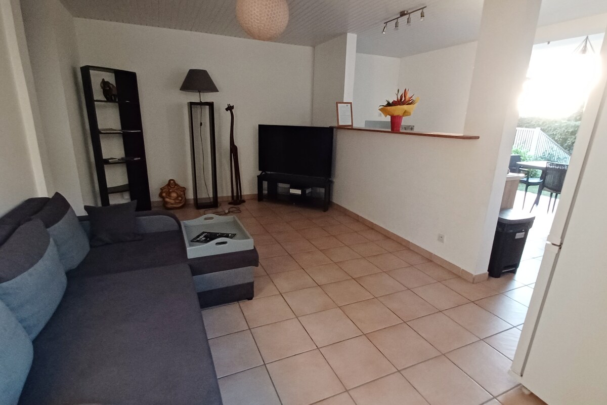 Dnevni boravak otvoren za američku kuhinju