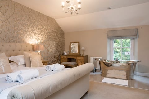 Top Airbnb: Luxurious traditional cosy cottage near Keswick in Above Derwent