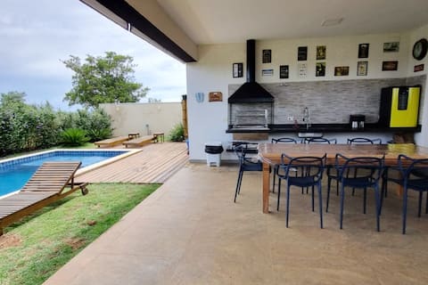 Popular Airbnb listing: House with 3 en-suite bedrooms, heated pool, air conditioning. RSC XIII in Paranapanema