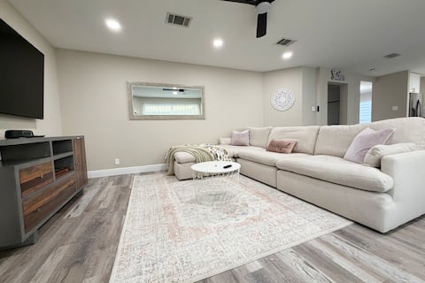 Top Airbnb: The Owl’s Nest - spacious home+private guest house in Pond Springs