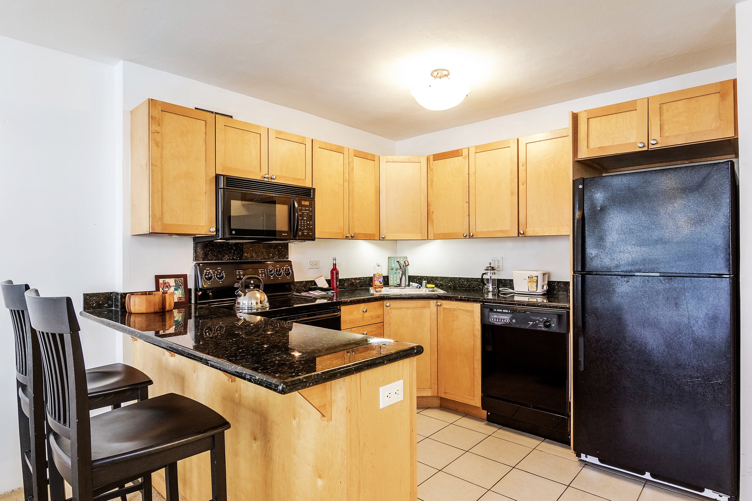 Condo in Honolulu · ★4.75 · 1 bedroom · 2 beds · 1 private bath - Image 2