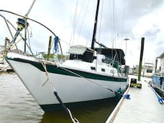 30ft+Ericson+Cabin+sailboat.