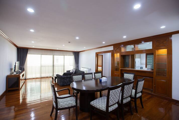 1-Large 3 Bedroom suitable for family and friends gallery image 5