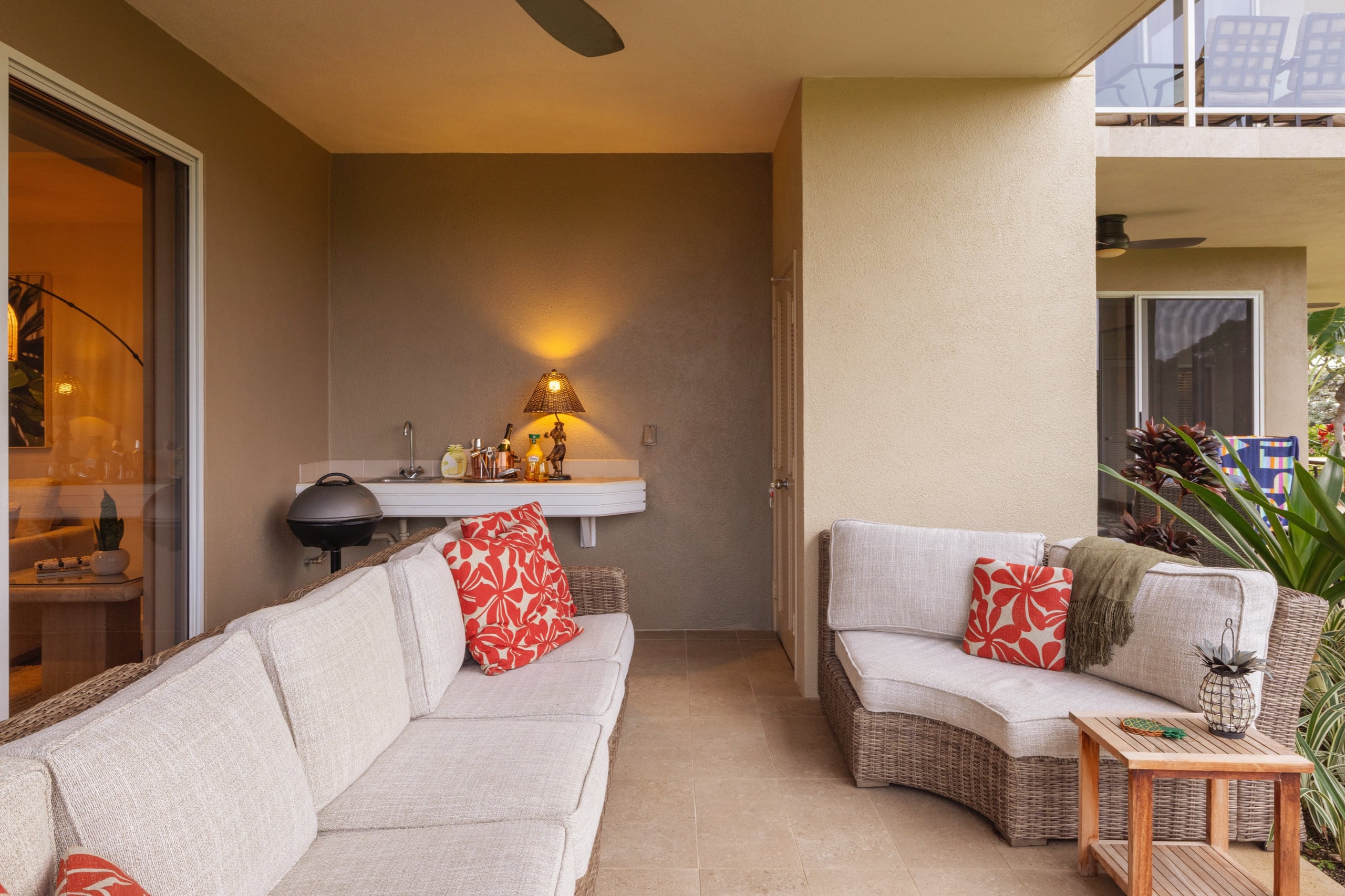 NEW! Mural w Ocean views. Walk to beach & Hilton - Image 34