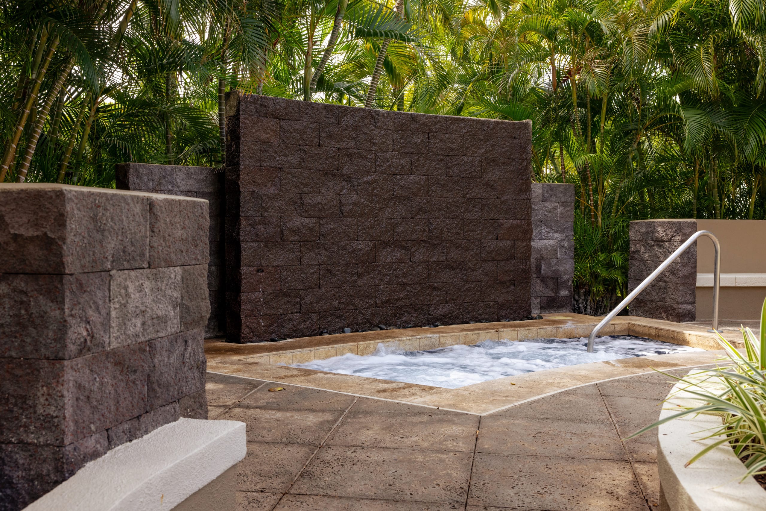 NEW! Mural w Ocean views. Walk to beach & Hilton - Image 45