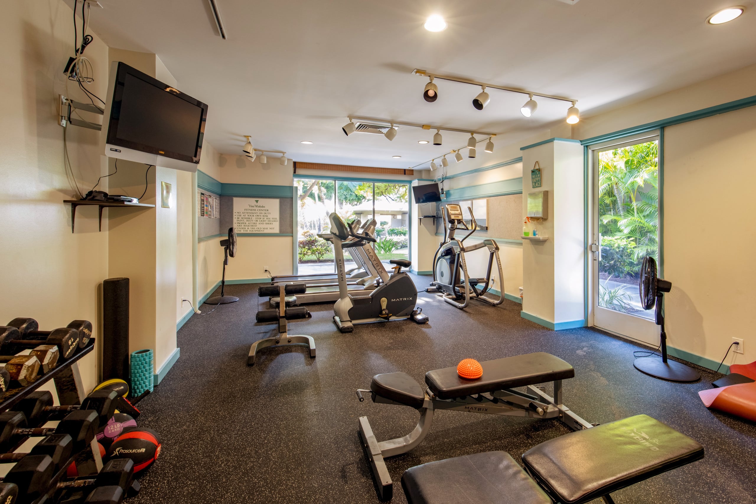 NEW! Mural w Ocean views. Walk to beach & Hilton - Image 46
