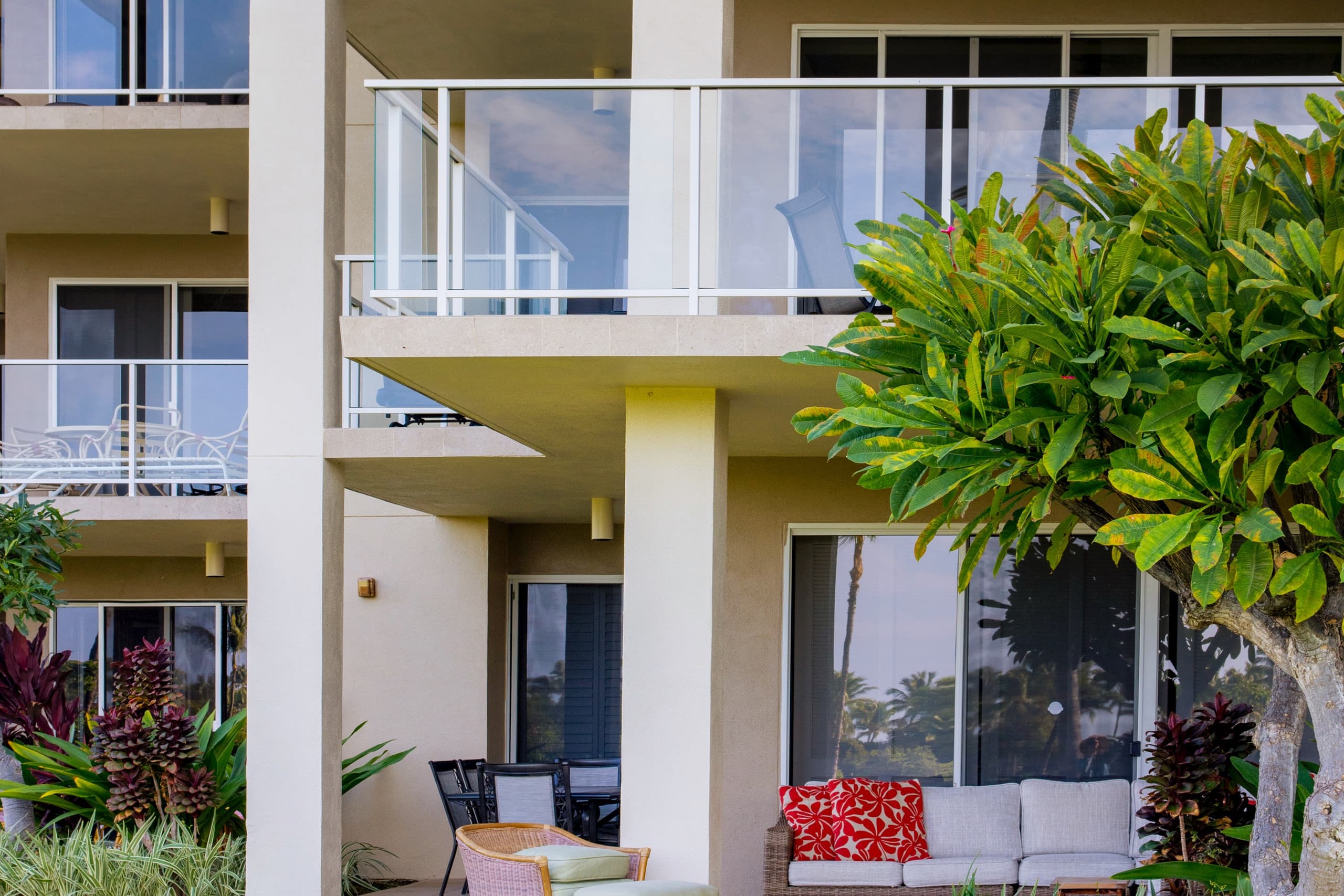 NEW! Mural w Ocean views. Walk to beach & Hilton - Image 33