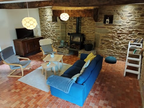 Top Airbnb: 3 bedroom restored farmhouse, quiet Parc Expo/Ker Lann in Bruz