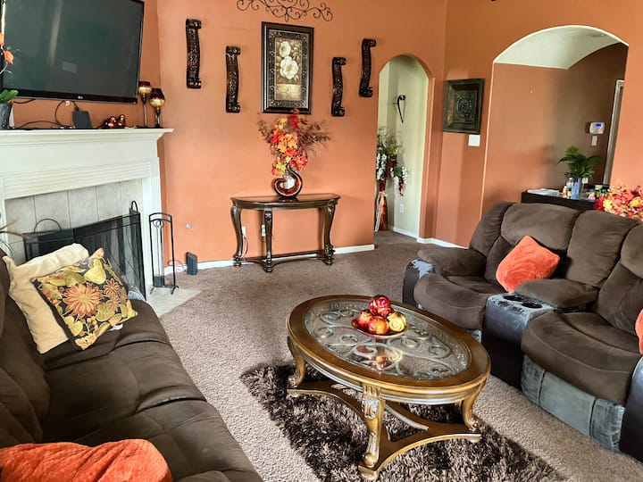 Quiet Spacious Suburban Home. - Missouri City, TX