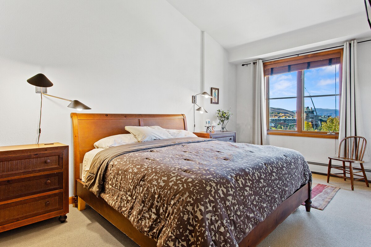 Ძირითადი საძინებელი აივნით