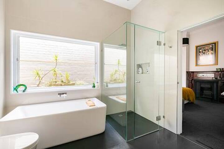 Lovely renovated Victorian terrace. 3 bed, 2 bath. gallery image 5