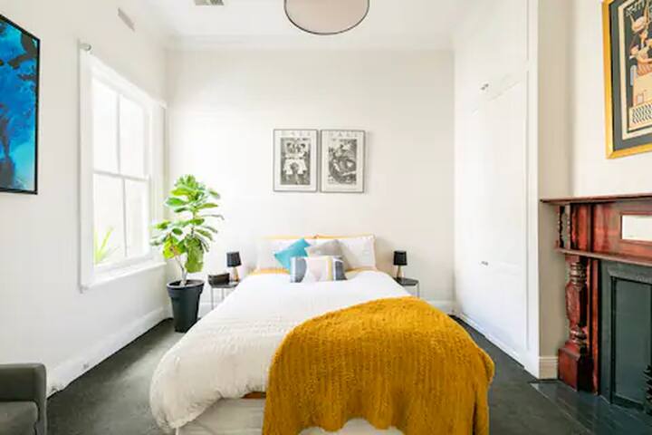 Lovely renovated Victorian terrace. 3 bed, 2 bath. gallery image 3