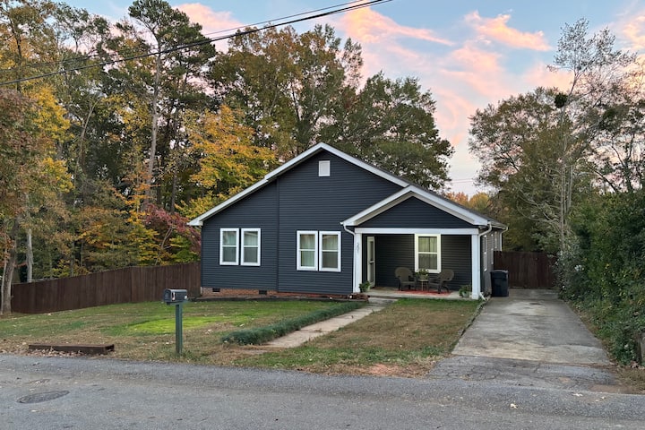Close To Downtown - Huge Kitchen - Spacious Yard - Greenville, SC