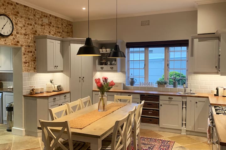 Stunning Family Home *loadshedding free!*