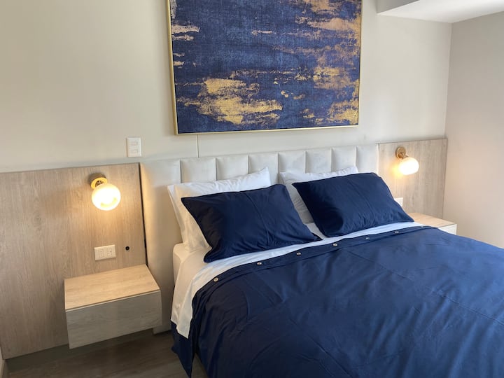 设计时尚的标准双人床卧室