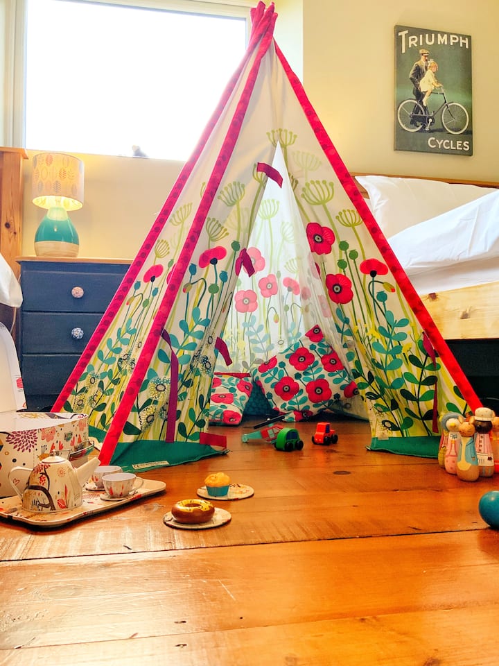 Lots of finishing touches for our younger guests to enjoy.