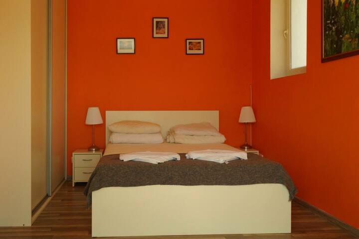 Pokój nr 1  - łóżko 140 x 200 cm.