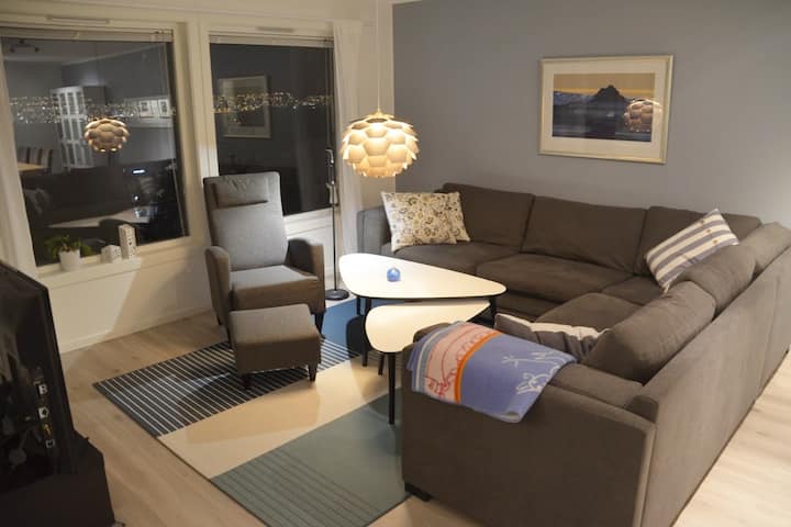 Stor, Sentral Leilighet Med Flott Utsikt! - Tromsø