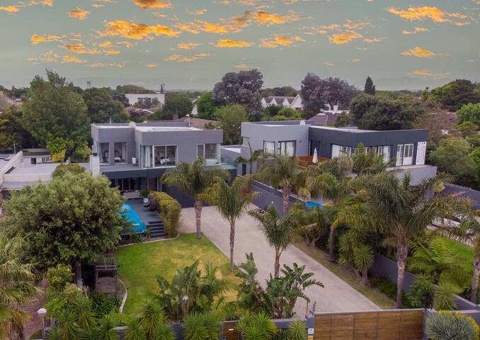 Luxury Villa With Great Mountain Views and Pool