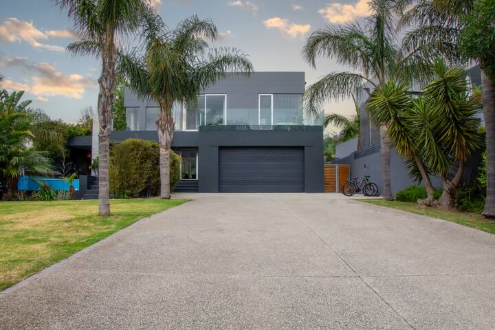 Luxury Villa With Great Mountain Views and Pool gallery image 3