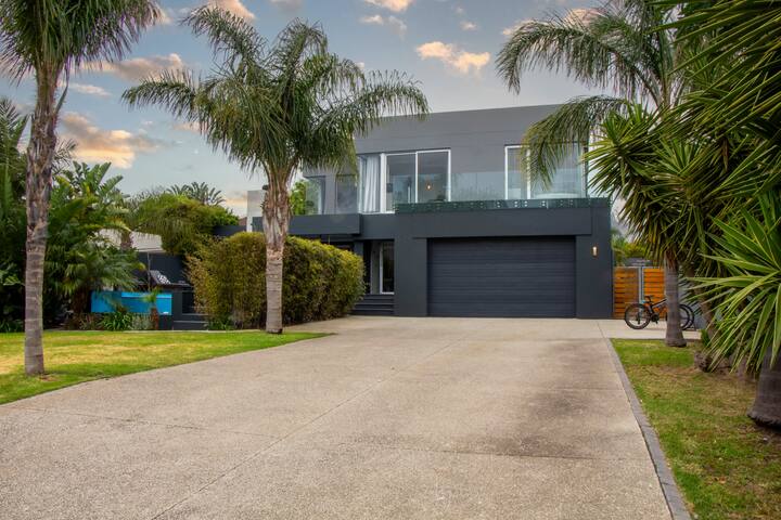 Luxury Villa With Great Mountain Views and Pool gallery image 2