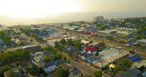 Pet Friendly Apartment 2 Blocks to Beach Downtown