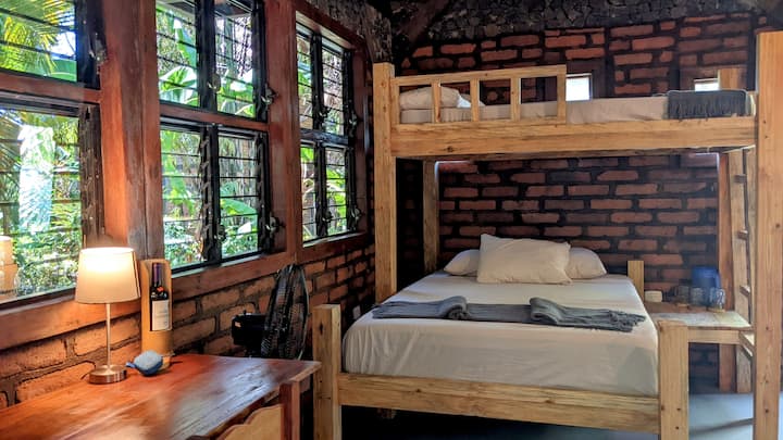 espacio compartido en la planta baja, perfecto para grupos más grandes